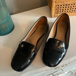 Tory Burch Patent Leather Samantha Smoking Slipper Shoes black w/ gold logo